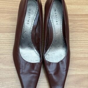 Mantles Pumps